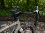 AUTHOR Guru 1.0 2025 57 titan-matná/černá Gravel kolo