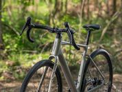 AUTHOR Guru 1.0 2025 57 titan-matná/černá Gravel kolo