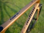 AUTHOR Guru 2.0 2025 51 zlatá-matná/černá Gravel kolo