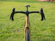 AUTHOR Guru 2.0 2025 54 zlatá-matná/černá Gravel kolo