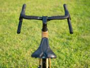 AUTHOR Guru 2.0 2025 57 zlatá-matná/černá Gravel kolo