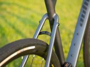 AUTHOR Guru 3.0 2025 48 šedá-matná/černá Gravel kolo AUTHOR Guru 3.0 2025 48 šedá-matná/černá Gravel kolo