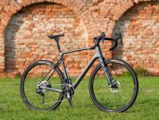 AUTHOR Guru 3.0 2025 48 šedá-matná/černá Gravel kolo AUTHOR Guru 3.0 2025 48 šedá-matná/černá Gravel kolo