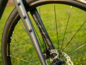 AUTHOR Guru 3.0 2025 51 šedá-matná/černá Gravel kolo AUTHOR Guru 3.0 2025 51 šedá-matná/černá Gravel kolo