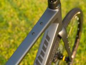 AUTHOR Guru 3.0 2025 57 šedá-matná/černá Gravel kolo