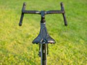 AUTHOR Guru 3.0 2025 57 šedá-matná/černá Gravel kolo