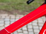 AUTHOR Charisma 55i 2025-26 48 červená/bílá/stříbrná silniční kolo