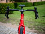 AUTHOR Charisma 55i 2025-26 48 červená/bílá/stříbrná silniční kolo