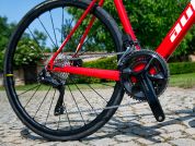 AUTHOR Charisma 55i 2025-26 50 červená/bílá/stříbrná silniční kolo