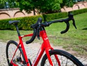 AUTHOR Charisma 55i 2025-26 50 červená/bílá/stříbrná silniční kolo