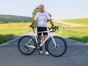 AUTHOR Charisma 66i 2025-26 50 bílá/stříbrná silniční kolo