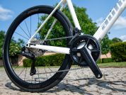 AUTHOR Charisma 66i 2025-26 55 bílá/stříbrná silniční kolo