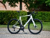 AUTHOR Charisma 66i 2025-26 55 bílá/stříbrná silniční kolo