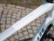 AUTHOR Charisma 66i 2025-26 55 bílá/stříbrná silniční kolo